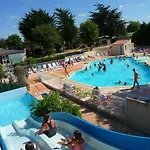 Zecamping 4 Familial Pet Friendly Restaurant Et Espace Aquatique خيمة فخمة