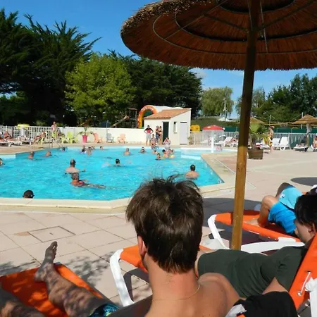 Zecamping 4 Familial Pet Friendly Restaurant Et Espace Aquatique 4*