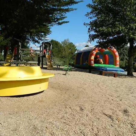 Camping 4 Etoiles - Parc Aquatique - Efcia0 *