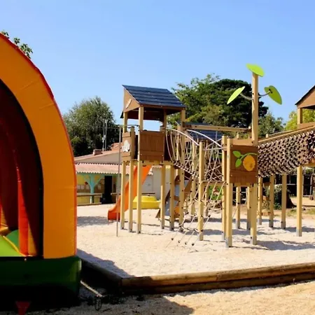 Zecamping 4 Familial Pet Friendly Restaurant Et Espace Aquatique 豪华帐篷 Soullans