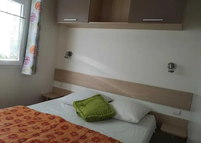 Zecamping 4 Familial Pet Friendly Restaurant Et Espace Aquatique 豪华帐篷 Soullans