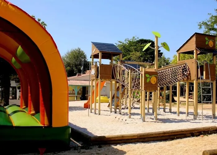 Zecamping 4 Familial Pet Friendly Restaurant Et Espace Aquatique 豪华帐篷 Soullans